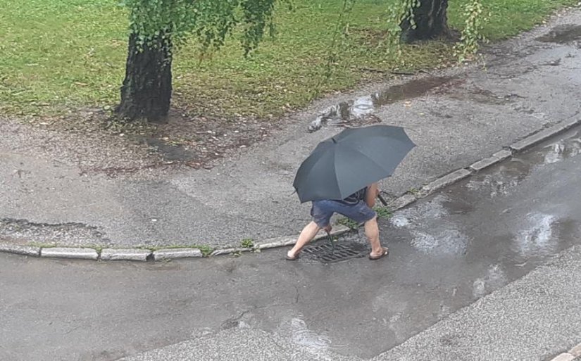 FOTO: S novim pljuskom i novi problemi za stanare u varaždinskoj ulici Zrinskih i Frankopana