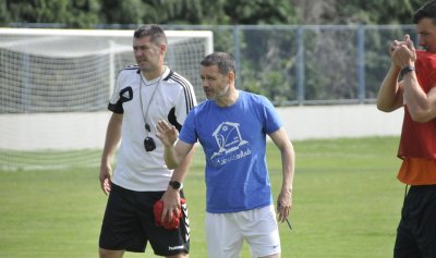 Trener Varaždina Borimir Perković s pomoćnikom Zoranom Kastelom na treningu momčadi uoči gostovanja kod Istre ¸1961