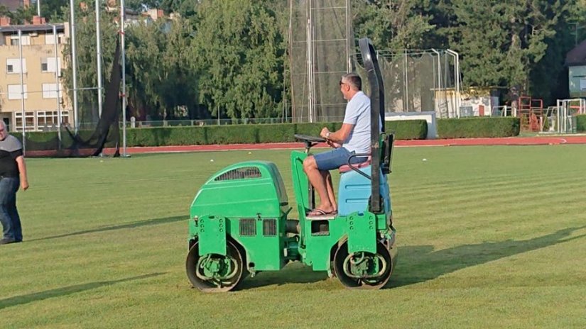 Čakovečki gradonačelnik sjeo je na valjak i odvezao ga s terena stadiona Sloboda