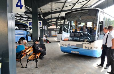 FOTO Vozači autobusa u štrajku upozorenja: I varaždinski autobusi stali na 10 minuta