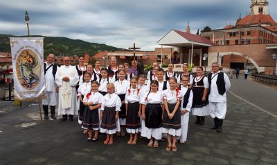 Folklorno-tamburaški ansambl „Mak“ niže nastup za nastupom