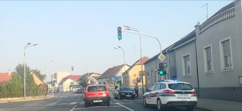 Prometna nesreća na križanju s Optujskom, ozlijeđene dvije osobe