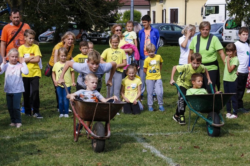 FOTO: Održane 1. Seoske dječje igre „Kak su se naši dedek i babica igrali“