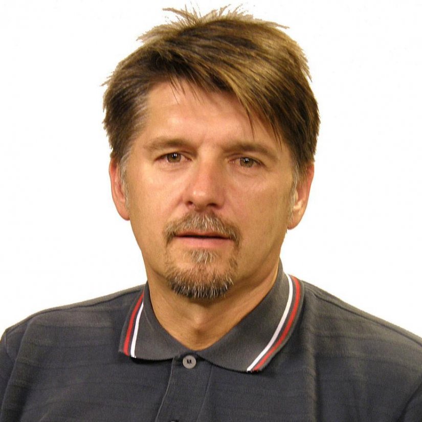 Vladimir Premuž bio je novinar i ruvoditelj marketinga u Varaždinskim vijestima