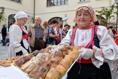 Održana 1. &quot;Varaždinska štruklijada“: 2000 štrukli nestalo za manje od dva sata, nitko im nije mogao odoljeti!