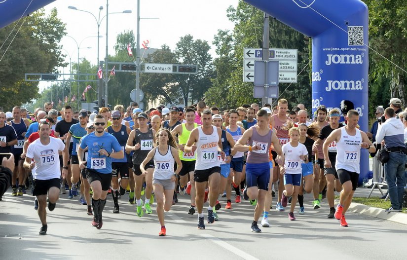 FOTO: Čak 740 natjecatelja od 770 uspješno završilo utrke na 25. Varaždinskom polumaratonu