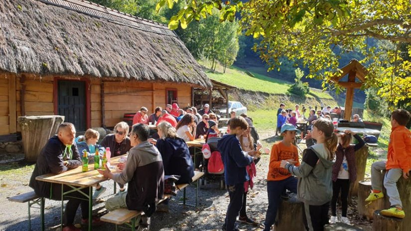 FOTO: Na Grebengradskoj kestenijadi uživali u bojama i plodovima jeseni