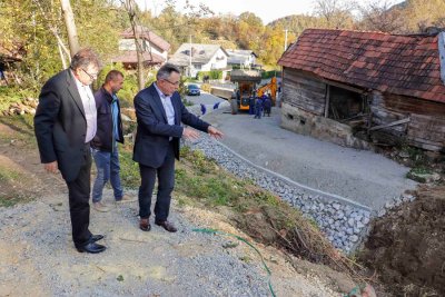 Gradonačelnik M. Batinić s gradskim stručnim službama u radnom posjetu mjesnim odborima