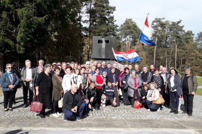 FOTO: Novomarofčani odali počast žrtvama komunizma stradalima u okolici Maribora