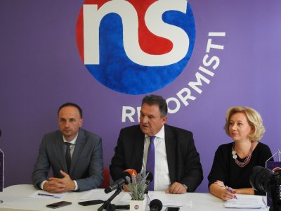 Čačić situaciju s HNS-om usporedio igrokazom, a najavio i tužbe EU kontrolnom tijelu