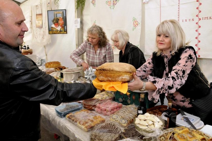 Manifestacija Starinski žmaki svake godine privlači veliki broj posjetitelja