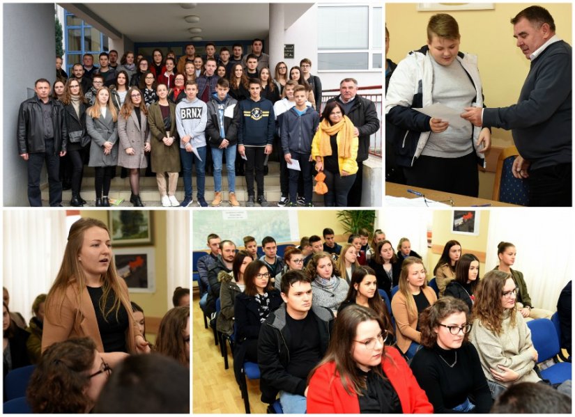 FOTO Osigurane potpore za studente i učenike, Kostanjevac im rekao:  &quot;Nemojte se upuštati u politiku&quot;