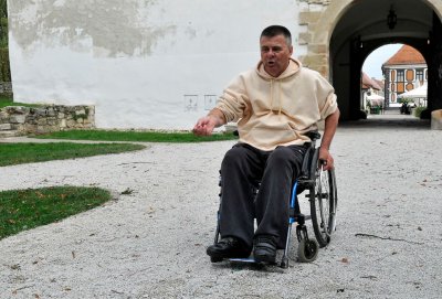 Konzervatori ipak nisu bili protiv saćastih ploča na stazama oko Staroga grada?