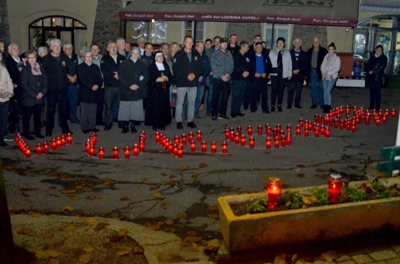 FOTO Varaždinske Toplice: Svijećama i molitvom se prisjetili žrtve Vukovara i Škabrnje