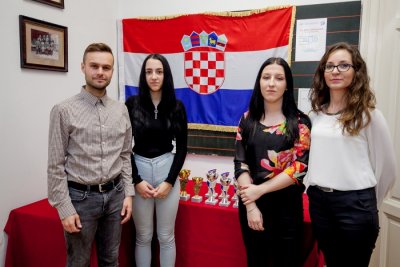 Eleonora Ključarić i Ivana Ismajlovski osvojile 2. i 3. mjesto na PH-u u kompjutorskoj daktilografiji