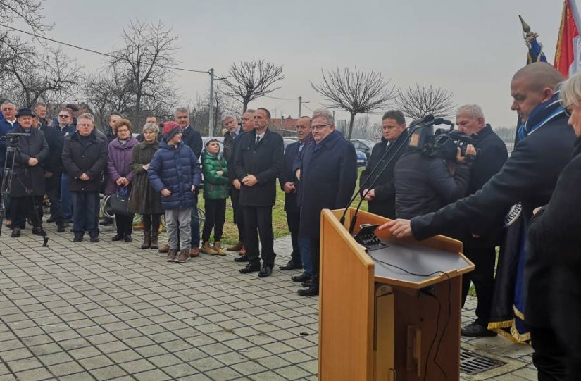 Pukovniku Sokaču, zapovjedniku 104. brigade Zbora narodne garde otkriveno spomen-obilježje