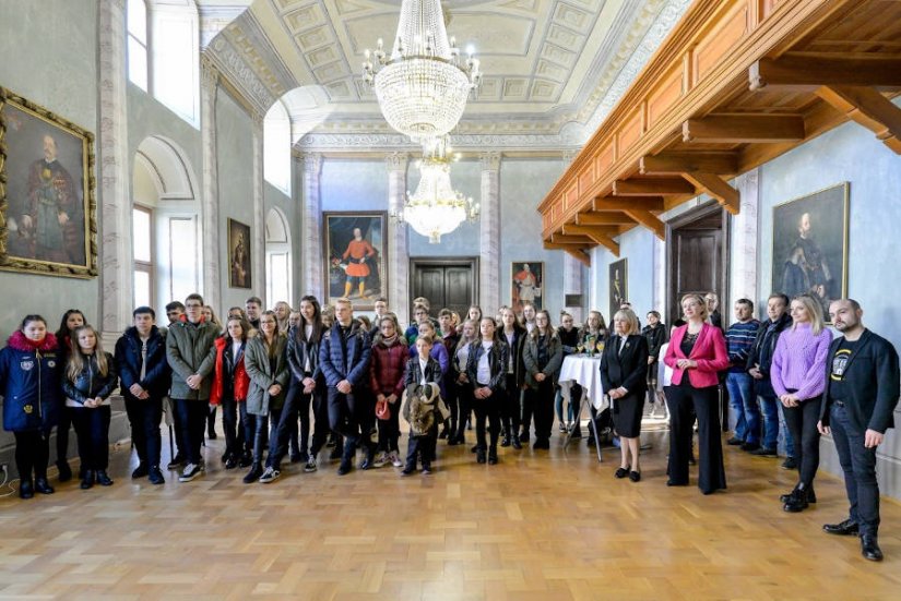 FOTO, VIDEO: Dječji zbor Glazbene škole nakon finala Supertalenta dočekan u Varaždinu