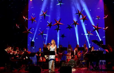 FOTO: Irma Dragičević s gostima iznenađenja održala božićni koncert u varaždinskom kazalištu