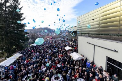 FOTO,VIDEO: Sjajna atmosfera na podnevnom dočeku Nove godine u Novom Marofu