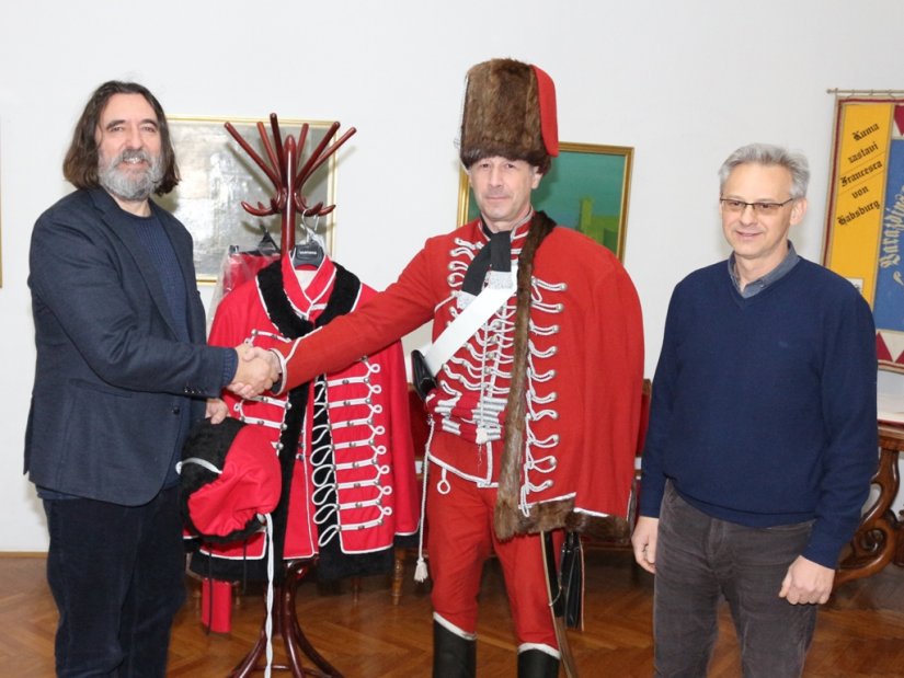 Čehok uručio odoru Varaždinskoj husarskoj graničarskoj pukovniji izrađenu prema povijesnom predlošku