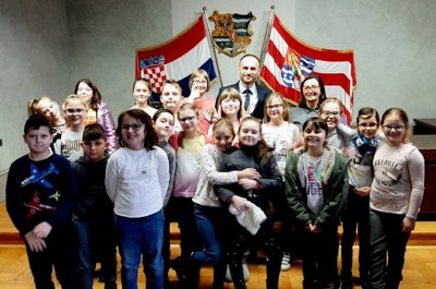 Učenici 3.b razreda Prve osnovne škole Varaždin posjetili Županijsku palaču