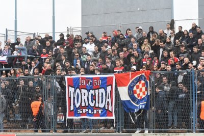 Nakon utakmice Varaždin-Hajduk, Torcida napala policiju, jedan policajac ozlijeđen