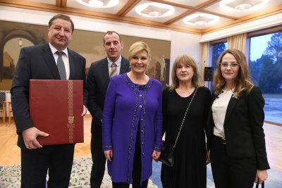 Predsjednica dodijelila Povelju Republike Hrvatske Međunarodnom festivalu čipke u Lepoglavi