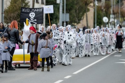 Novi Marof: Stotine mališana i njihovih roditelja sudjelovali na 5. Dječjem fašniku v Marofu