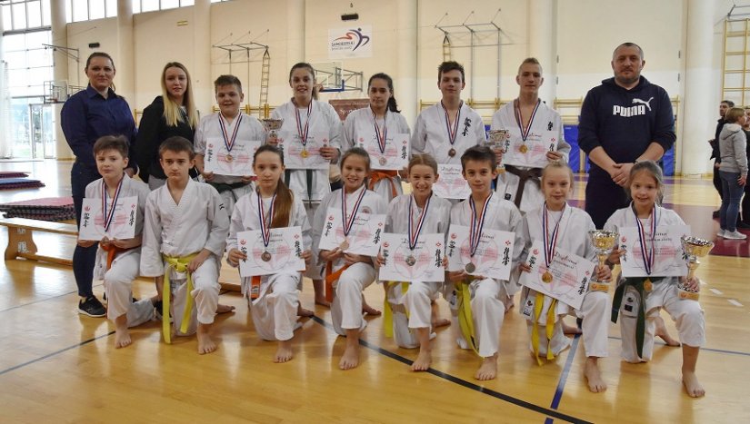Članovi Karate kluba AIK slavili na međunarodnom turniru „Krokić kup“ u Samoboru