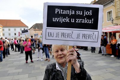 „Upozorenja“ građanima po zgradama i kućama, a u subotu na Korzu - novi prosvjed