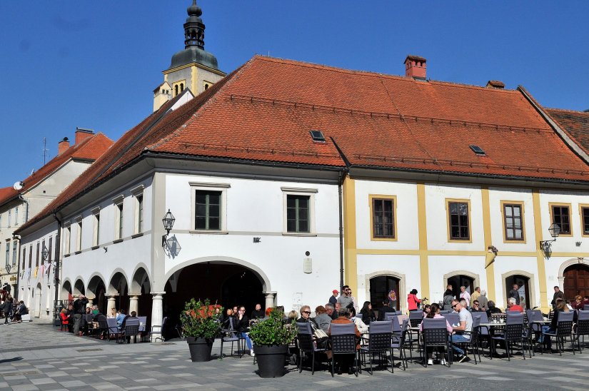 Vugrin suglasnost očekuje u utorak, a gradski Stožer kaže da nisu odlučili zatvoriti trgovine i kafiće