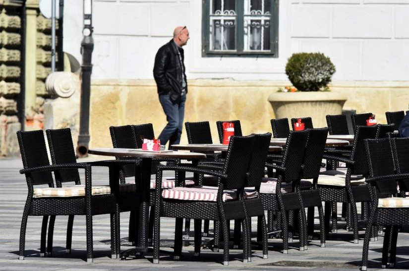 U Hrvatskoj još 6 novooboljelih: zatvaraju se kafići, obustavlja se rad svega što nije nužno