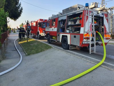 Varaždinski i kneginečki vatrogasci gasili požar u kući u Knegincu; vlasnik zadobio lakše opekline