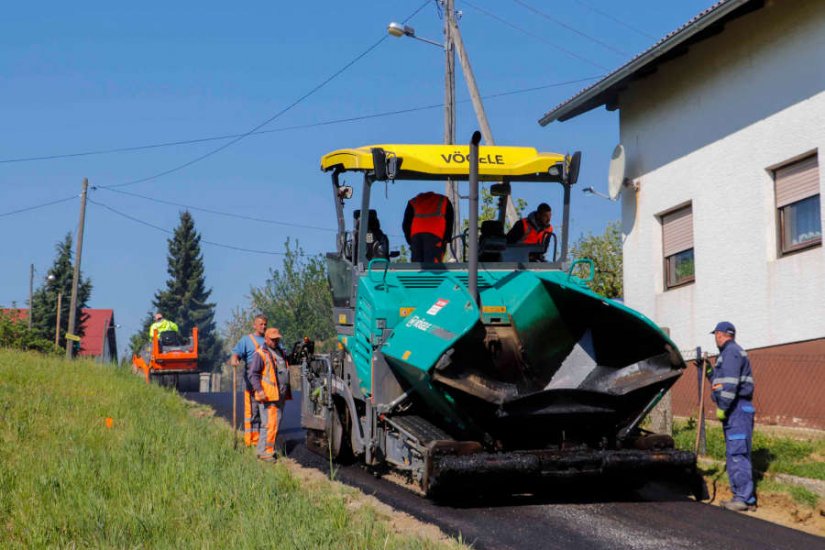Zahuktali se radovi u Ivancu: Stiže asfalt na 5,1 km cesta, radovi vrijedni 3,02 milijuna kuna