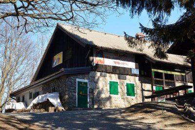 Od petka ponovno radi Planinarski dom na Ivančici, a kuhinja se otvara idući tjedan