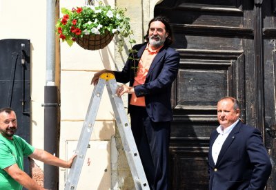 Proljetno uređenje Varaždina simbolično obilježeno postavljanjem prvih cvjetnih košarica na Korzu