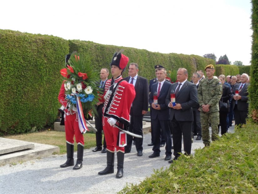 Položili vijence povodom Dana državnosti i odali počast poginulim braniteljima