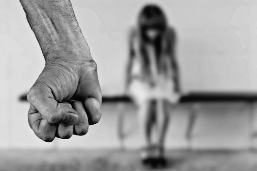 Nasilje u obitelji: 73-godišnjak vrijeđao i napadao suprugu te joj prijetio smrću