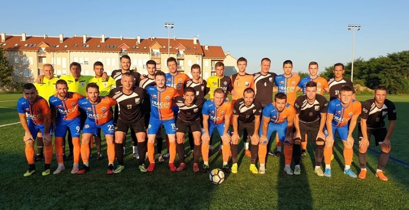 Zajednička fotografija momčadi Varteksa i Nedelišća uoči utakmice