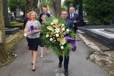 Reformisti u Zagrebu položili vijenac na grob Savke Dabčević-Kučar