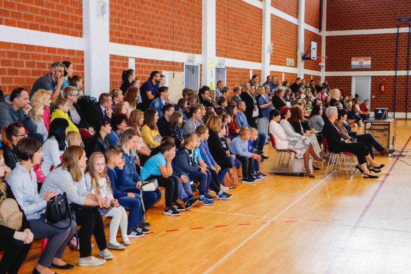 IVANEC 700 kuna potpore stiže na tekuće račune roditelja 108 ivanečkih prvašića