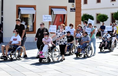 Špancir u kolicima: Koronavirus osobama s invaliditetom donio &quot;paralizu života&quot;