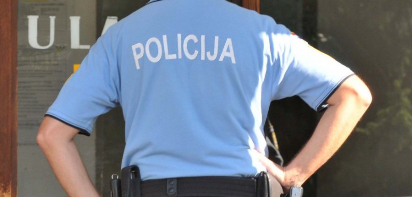Policija traži očevice prometne nesreće u Čakovcu: biciklist oštetio automobil, pa nestao