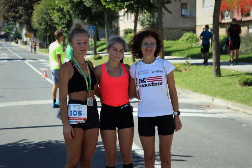 Simona Jambrošić (sredina) pobjednica Fun & Pain Trail utrke