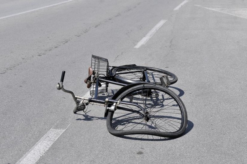 Varaždin: Nepažnjom ušla biciklom u raskrižje i naletjela na automobil