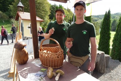 FOTO 7. Dani vrganja i crnog tartufa okupili velik broj zaljubljenika u gljive i prirodu