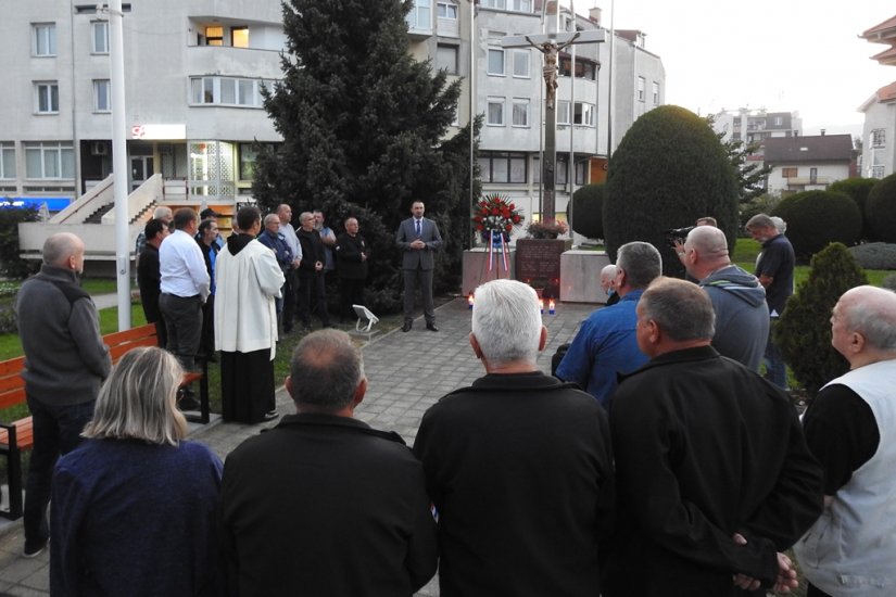 FOTO Obilježen Dan branitelja grada Novog Marofa: Važno je prisjetiti se žrtve naših branitelja