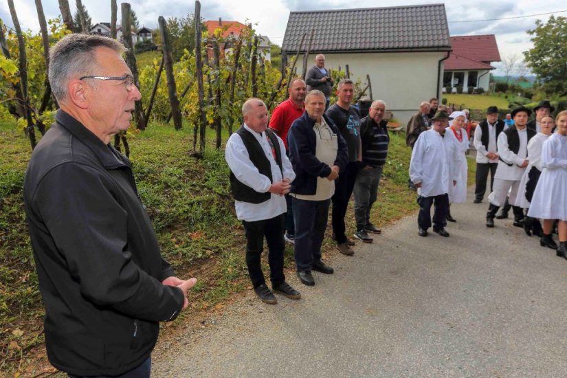 Skrajski pajdaši i KUD Salinovec prikazali tradicionalnu berbu grožđa