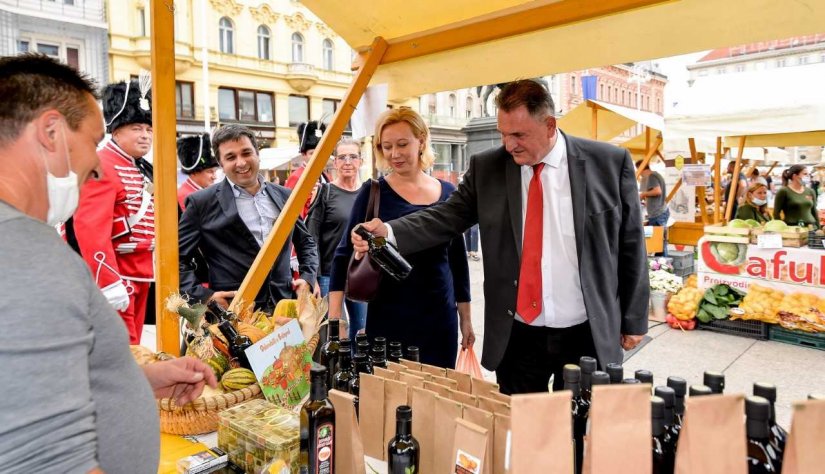 FOTO Medena rakija, heljda i sarma oduševili Zagrepčane