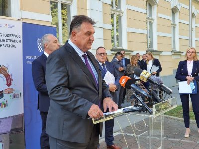Župan Čačić na potpisivanju ugovora za Piškornicu